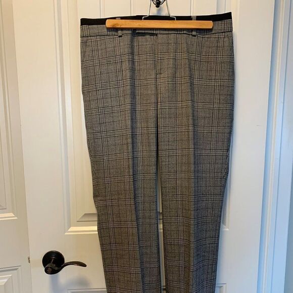 Stuart Weitzman black real patten leather pump, sz 8.5, EUC, heel detail - Picture 15 of 16